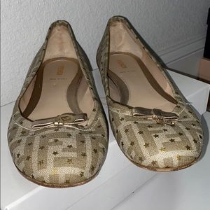 Olive green/ beige flats